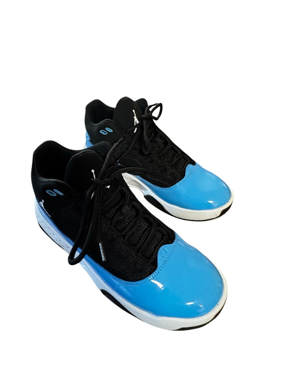 Jordan Max Aura 2 Size 5 Black/White/University Blue Sneakers CN8094-041